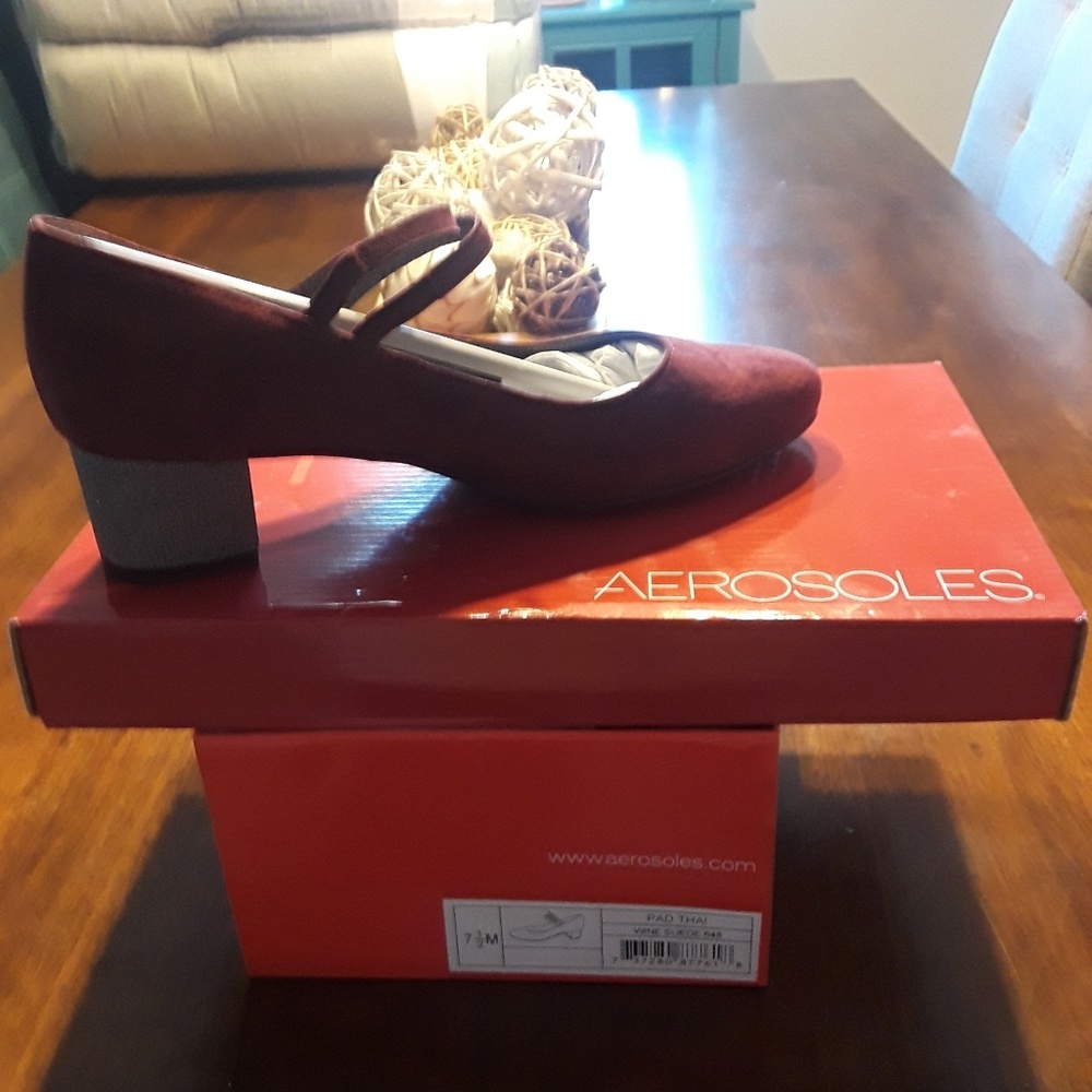 New aerosole suede pumps